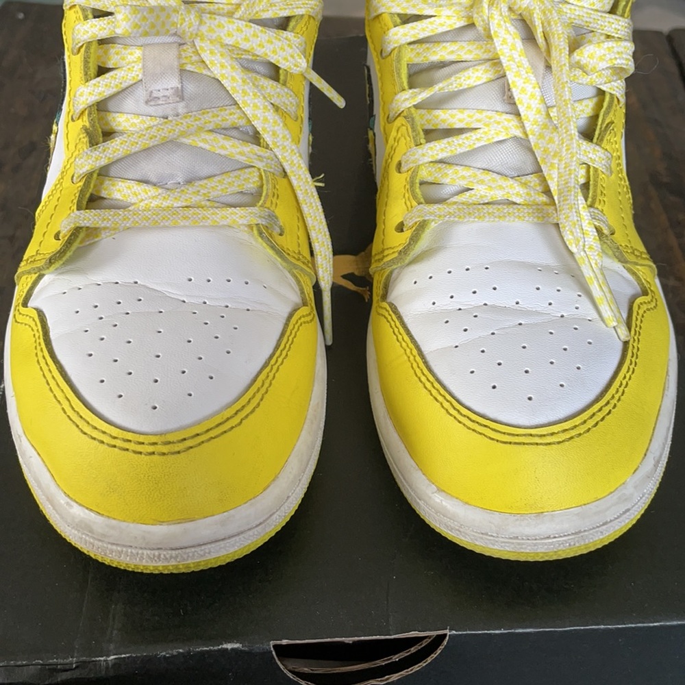 💢SOLD💢AIR JORDAN 1 MID GS
"Dynamic Yellow" youth 2 - Picture 4 of 9